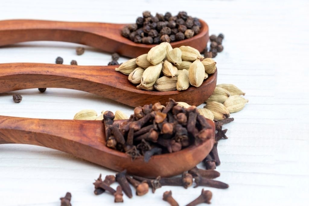 blackpepper cardamom cloves